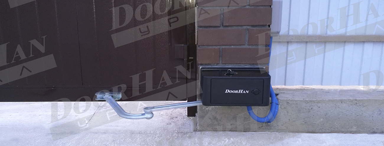 Распашные ворота DoorHan с отдельной калиткой из сэндвич-панелей доска фото 5