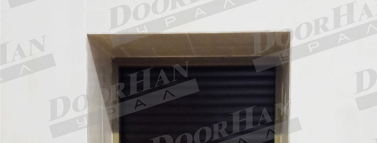 Рольставни на дверные проемы из легкого алюминиевого профиля коричневого цвета фото 3